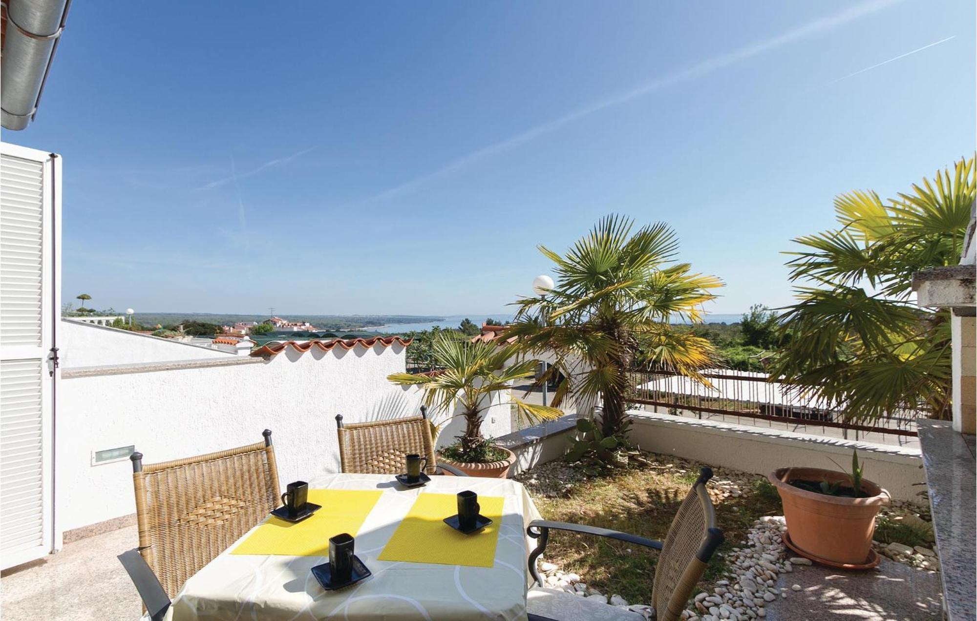 Stunning Apartment In Barbariga With Wifi 외부 사진